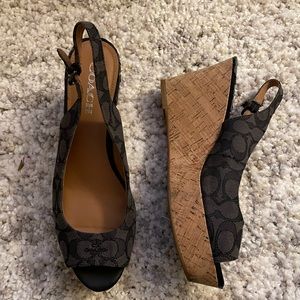 W Size 10 vintage coach wedge